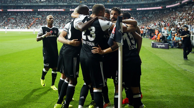 Son şampiyon Beşiktaş, Süper Lig'in ilk haftasında karşılaştığı Alanyaspor'u 4-1 mağlup etti. Siyah beyazlıların gollerini Oğuzhan Özyakup, Olcay Şahan ve Cenk Tosun (2) attı. Alanyaspor'un tek golünü Emre Akbaba penaltıdan attı.