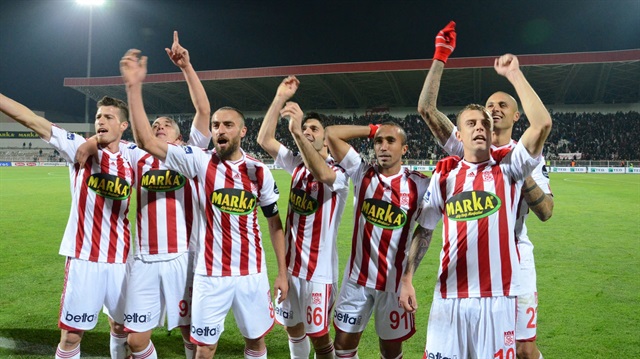 Bir dönem Sivasspor forması giyen Kamil Grosicki'nin rekor ücretle Sevilla'ya transfer olmak üzere olduğu belirtildi.  (Sağda)
