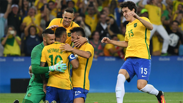 Brezilya, Almanya'yı penaltı atışlarıyla yenerek ilk kez olimpiyatlarda altın madalya elde etti. Şampiyon olan 'Sambacılar' büyük sevinç yaşadı.