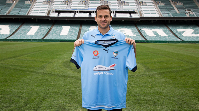 Sydney'e transfer olan Bobo, yeni formasıyla pozunu verdi.