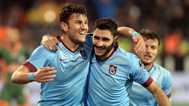 Trabzonspor'un tecrübeli futbolcusu Özer Hurmacı, bordo mavililere veda etti. (Haber: Trabzon Haber)