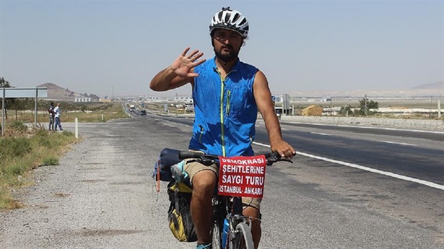 Güngören'den bisikletiyle yola çıkan Orhan Şentürk,Konya'nın Karapınar ilçesine ulaştı.