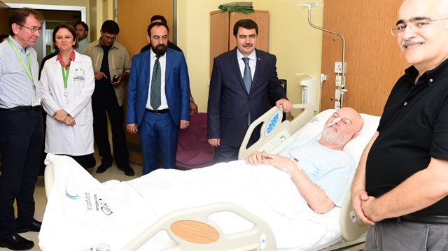 İstanbul Valisi Vasip Şahin, Kutlu'yu tedavi gördüğü hastanede ziyaret etti.