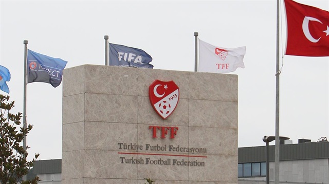 Profesyonel Futbol Disiplin Kurulu (PFDK), Emre Belözoğlu ve Mehmet Topal'a iki maçtan men cezası verdi.