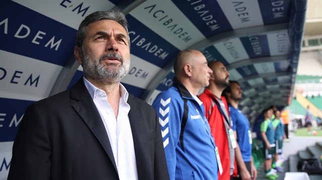 Konyaspor Teknik Direktörü Aykut Kocaman, sezon sonunda takımdan ayrılan Meha'yı ikna etti ve tekrar takıma kazandırdı. 