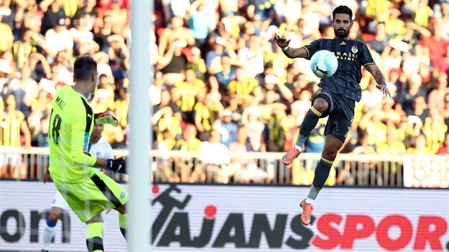 Fenerbahçe, Grasshoppers'ı 2-0 mağlup ederek UEFA Avrupa Ligi'ne katılım hakkı kazandı.