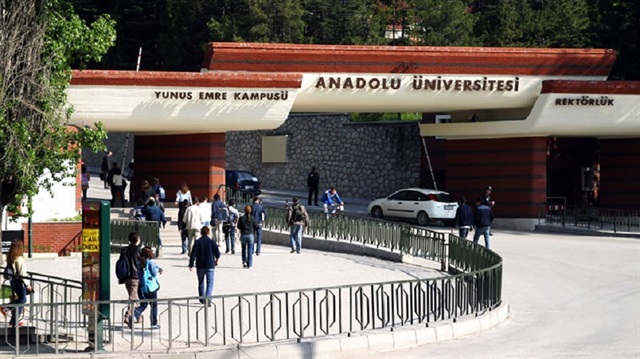 Anadolu Üniversitesi Rektörlüğü'nden yapılan açıklamada FETÖ iddiaları yalanlandı.