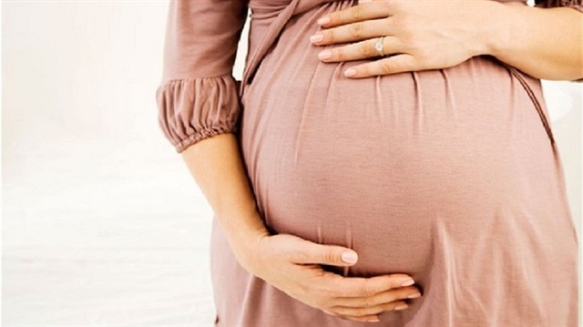 Hamilelikte kilo alımında anne adaylarının 'yağlanma' düşüncesini terk etmesi gerektiğini söyleyen uzmanlar, sağlıklı beslenme ile 1-2 kilo yağlanmanın sağlanabileceğini ifade etti.