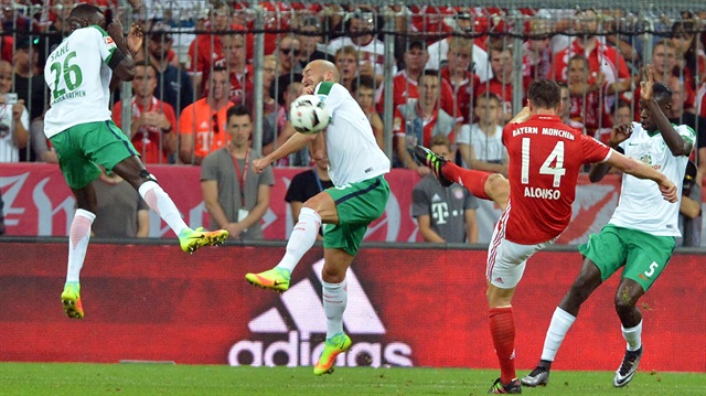 Bayern Münih-Werder Bremen maçında gol perdesini Xabi Alonso bu harika vuruşla açtı.