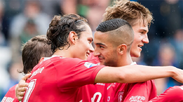 Twente'nin Sparta Rotterdam ile oynadığı mücadelede Enes Ünal, takımının ilk golünün asistini yaptı. Topu ağlara gönderen isim ise Hakim Ziyech oldu. 