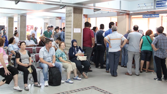 İzmir Asker Hastanesi'nin İKÇÜ Atatürk Eğitim ve Araştırma Hastanesi Hatay Ek Hizmet Binası olarak bugün kapılarını sivil vatandaşlara da açtığı belirtildi.