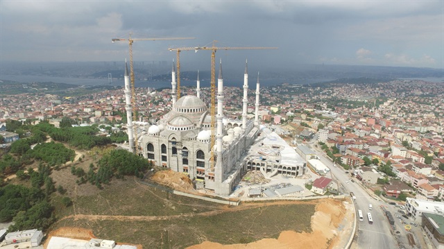 Çamlıca Camisi'nin kaba inşaatı bitti.

