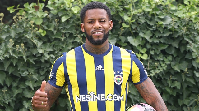 Fenerbahçe'nin yeni transferi Jeremain Lens, sarı lacivertlilerden olaylı bir şekilde ayrılan Gökhan Gönül'ün 77 numaralı formasını giyecek.