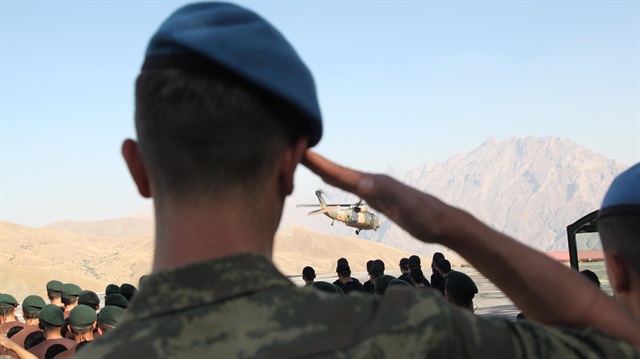 Çukurca'da terör örgütü PKK'ya yönelik düzenlenen operasyonda 3 asker şehit oldu. 