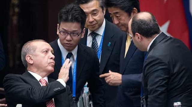 Cumhurbaşkanı Erdoğan ile Japonya Başbakanı Şinzo Abe arasında dikkat çeken görüşme.