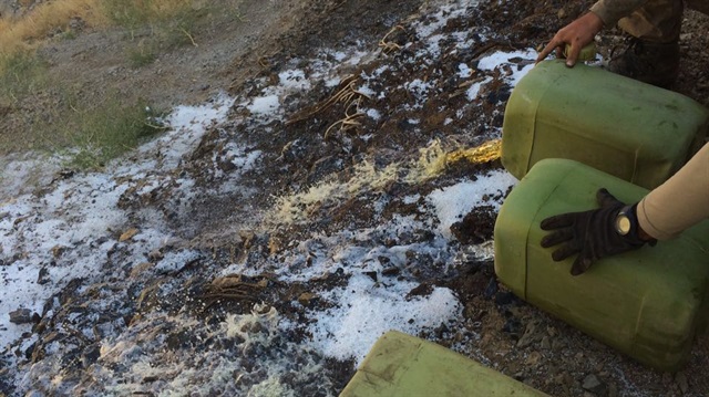 Hakkari'nin Çukurca İlçesi kırsalında operasyonlar devam ederken PKK'ya ait bir sığınakta büyük miktarda silah, mühimmat ve yaşam malzemesi ele geçirildi.