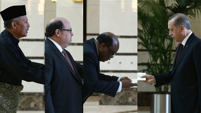 Cumhurbaşkanı Recep Tayyip Erdoğan, Şili, Malezya ve Zimbabve Büyükelçilerinin güven mektuplarını kabul etti. 