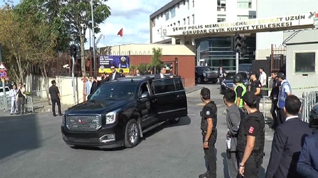 Başbakan Yıldırım, Üsküdar'da Çevik Kuvvet Yerleşkesi'ni ziyaret  ederek, polislere telsizden seslendi. 