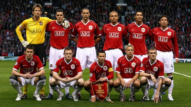 Manchester United'da 15 yıl forma giyen Wes Brown, Kırmızı Şeytanlar'ın en parlak dönemlerinde kadroda bulunmuştu. (Ayakta, sağdan üçüncü)