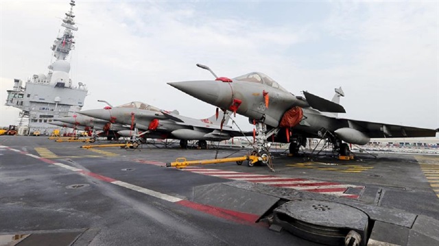 Elysee Sarayı, uzun süredir gündemde olan Hindistan'a 36 adet Rafale tipi savaş uçağı satışında sonuca varıldığını doğruladı. Satışla ilgili imzalar yarın Yeni Delhi'de düzenlenecek bir törenle iki ülke savunma bakanları tarafından atılacak.