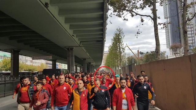 Beşiktaş-Galatasaray derbisi öncesi çekilen bu fotoğraf tepkilere neden oldu. 
