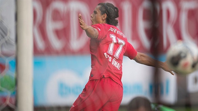 Genç futbolcu Enes Ünal, Hollanda liginde Twente formasıyla attığı gollerle tarihe geçti.