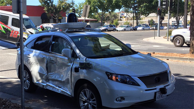Google’nin sürücüsüz aracı daha önce birçok kazaya karışmıştı 