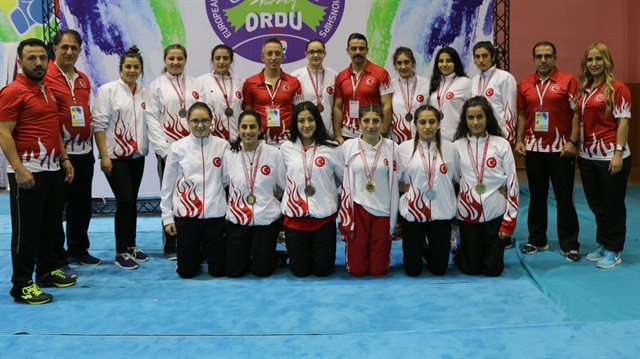 Türkiye'nin ev sahipliğinde Ordu'da düzenlenen Yıldız ve Genç Bayanlar Avrupa Boks Şampiyonası'nda Yıldız ve Genç Boks Milli Takımımız toplam 6 altın, 2 gümüş, 9 bronz olmak üzere 17 madalya kazanarak tarihi bir başarıya imza attı.