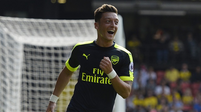 Arsenal'in Türk asıllı Alman yıldızı Mesut Özil'in kulübüyle olan sözleşmesini uzattığı iddia edildi.
