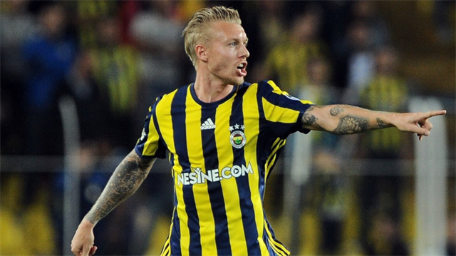 Martin Skrtel'in, savunmadaki partneri Simon Kjaer'in performansını eleştirdiği belirtildi.