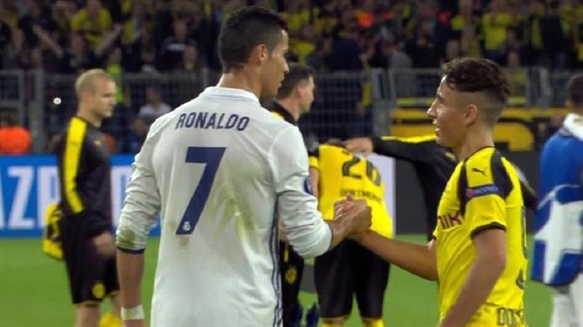 Cristiano Ronaldo, A Milli Takım'ın genç yıldızı Emre Mor'u Şampiyonlar Ligi maçından sonra tebrik etti.