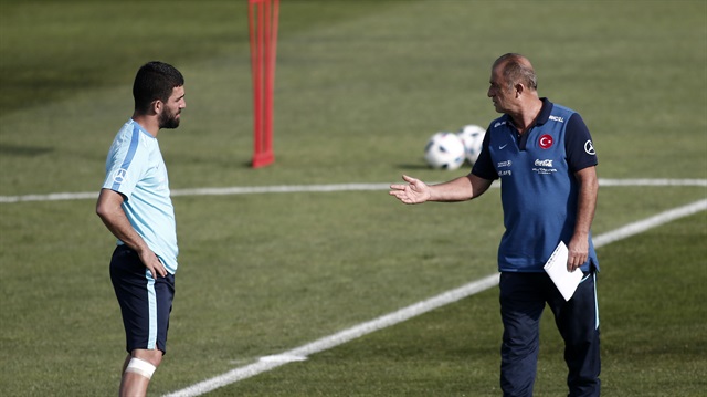Fatih Terim, Barcelona'da gollerine devam eden Arda Turan'ı davet edip etmeme konusunda kararsızlık yaşıyor.