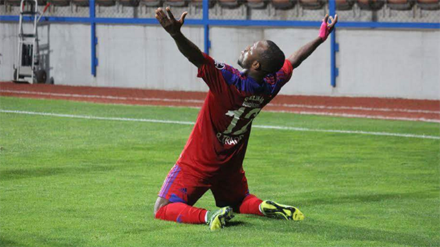 Trabzonspor'un Süper Lig'in 6. haftasında karşılaşacağı Karabükspor'da Abdou Razack Traore bu sezon çıktığı 5 maçta 4 gol atma başarısı gösterdi.