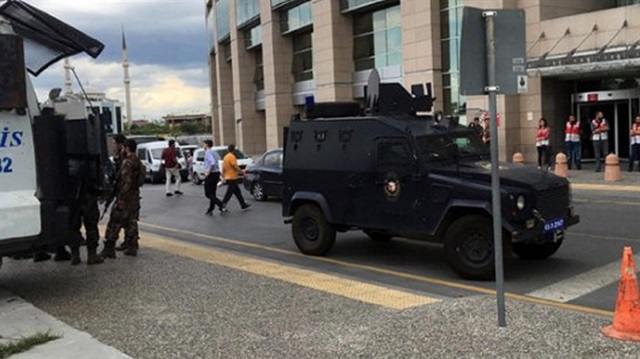ARŞİV- Operasyon kapsamında polis ekipleri Çağlayan Adalet Sarayı'na geldi.