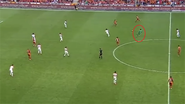 Fernando Muslera, Antalyaspor maçında rakip yarı sahasına kadar girdi ve taraftarları coşturdu. 