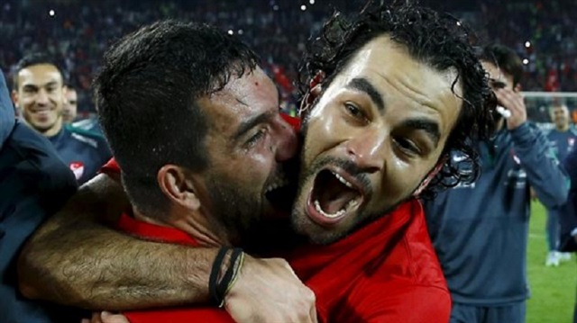 Ünlü futbol yorumcusu Mehmet Demirkol, Selçuk İnan'ın Arda Turan'la Euro 2016 öncesinde kavga ettiğini iddia etti.