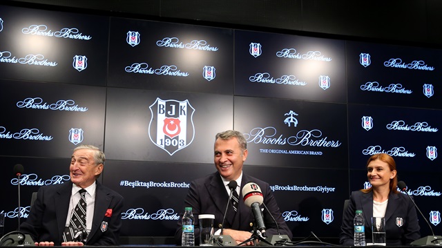 Beşiktaş Başkanı Fikret Orman ve işadamı Rahmi Koç sponsorluk anlaşması nedeniyle bir araya geldi.