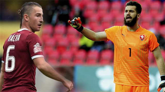 Çek futbolcular Tomas Koubek ile Lukas Vacha kadın takımıyla idman yapma cezası aldı.
