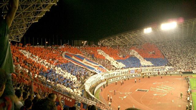 Hajduk Split takımının ünlü taraftar grubunun maçı durdurmayı planladığını öğrenen Kosova emniyeti harekete geçti.