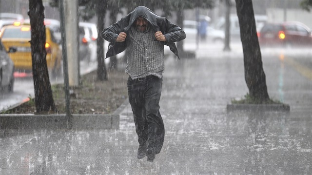Meteorolojiden bazı illere sağanak yağış ve fırtına uyarısı yapıldı. 