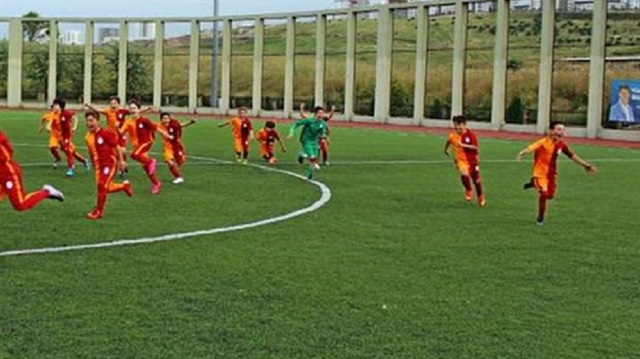 Galatasaray U14 Takımı, Tepecikspor'u 25-0 gibi farklı bir skorla mağlup etti. 