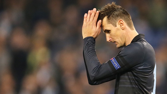 38 yaşındaki Miroslav Klose, kariyeri boyunca çıktığı 701 maçta 273 gol atarken 142 asist yaptı.