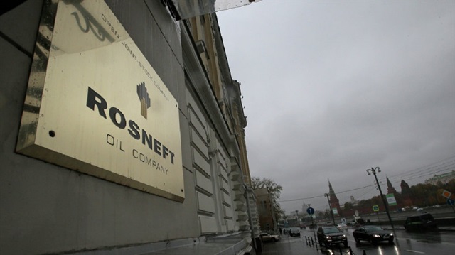 Rosneft, Bashneft'in Rus hükümetine ait yüzde 50,08'lik kontrol hissesini, 329,7 milyar ruble (5,2 milyar dolar) karşılığında satın aldı.