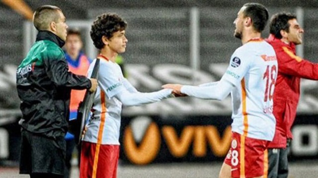 14 yaşındaki Mustafa Kapı, Levski Sofya maçının 89. dakikasında Sinan Gümüş'ün yerine oyuna dahil olarak tarihe geçmişti. 