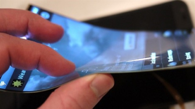 Xiaomi'nin 13 inçlik bükülebilir ekrana sahip telefonu, katlandığında 5 inç boyutlarında bir telefona dönüşüyor.
