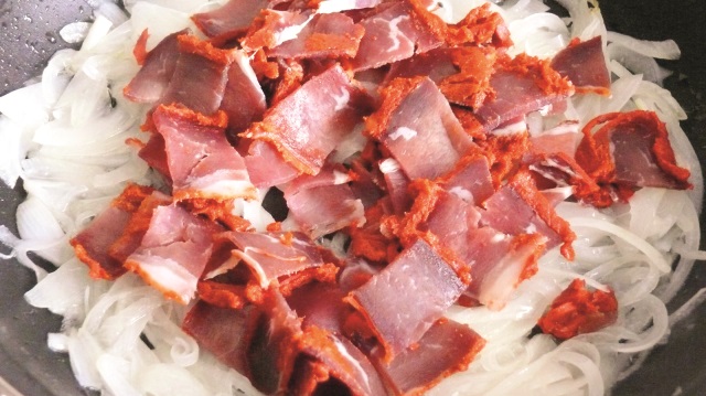 Saray Mutfagindan Cikan Lezzet Soganli Yumurta