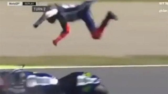 MotoGP'de Jorge Lorenzo yaşadığı kazanın ardından yarıştan çekilmek zorunda kaldı. 