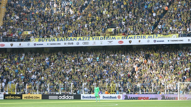 Fenerbahçe'nin Alanyaspor'la 1-1 berabere kaldığı maçın ardından tribünlerde kavga çıktı. 