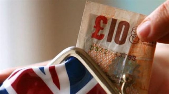 İngiltere'de 0,9 olması beklenen enflasyon rakamları son iki yılın zirvesinde yüzde 1 olarak gerçekleşti.