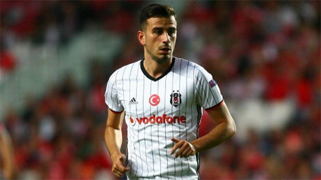 Geçen hafta sakatlık nedeniyle idmanlara çıkamayan Beşiktaşlı Oğuzhan, teknik direktör Şenol Güneş tarafından son iki antrenmanda denenmişti. 24 yaşındaki yıldız bu sezon siyah-beyazlı formayla 4 Süper Lig maçına çıktı ve 2 gol atma başarısı gösterdi.